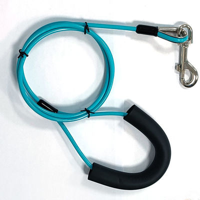 สายจูงสัตว์เลี้ยงเคลือบ PVC พร้อมเสาปักและสายโยงสำหรับสุนัขน้ำหนักไม่เกิน 90 ปอนด์